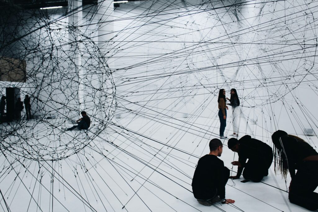 Algo-r-(h)-i-(y)-thms, 2018. Installation view at ON AIR, Tomás Saraceno's solo exhibition at Palais de Tokyo, Paris, 2018.
